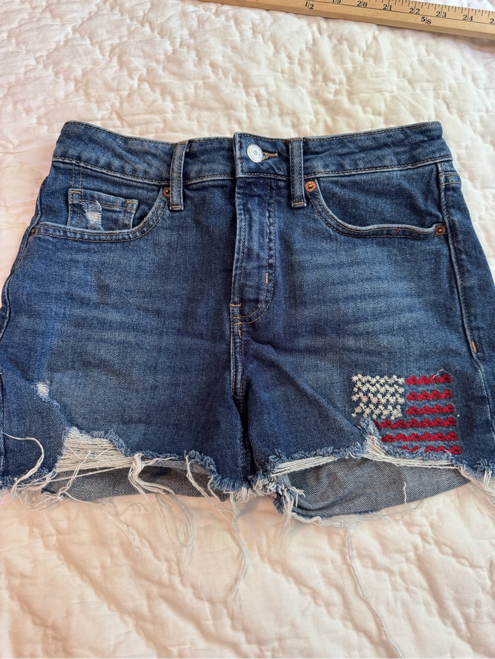 Denim Frayed Hem Women’s Shorts with Flag Embroidery - Blue